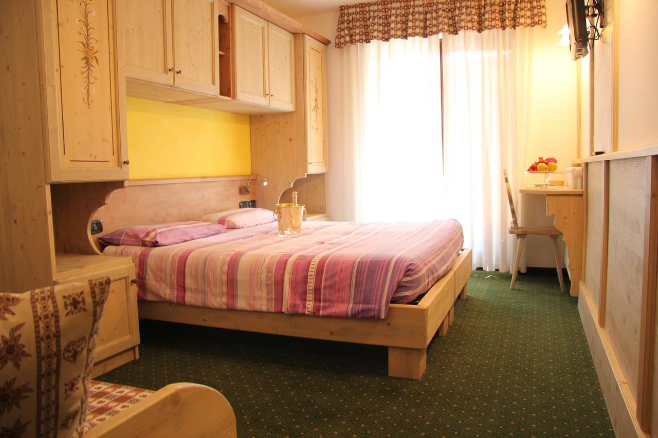 Hotel Lory Pinzolo Eksteriør billede
